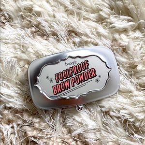 Benefit foolproof brow powder 03